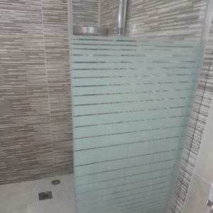 104 تركيب زجاج - فني زجاج - بالكويت 50720466 - تفصيل زجاج - زجاج سيكوريت - تركيب زجاج سيكوريت - معلم زجاج - زجاج شاور بوكس - تركيب مرايا - زجاج ومرايا - سيكوريت